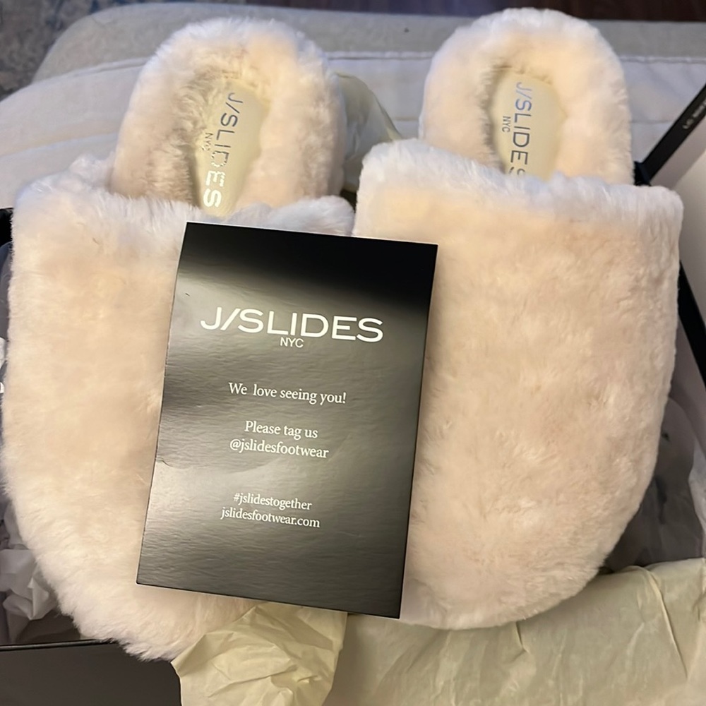 NWT a brand new J/slides natural shearling sleek slide . Size 6